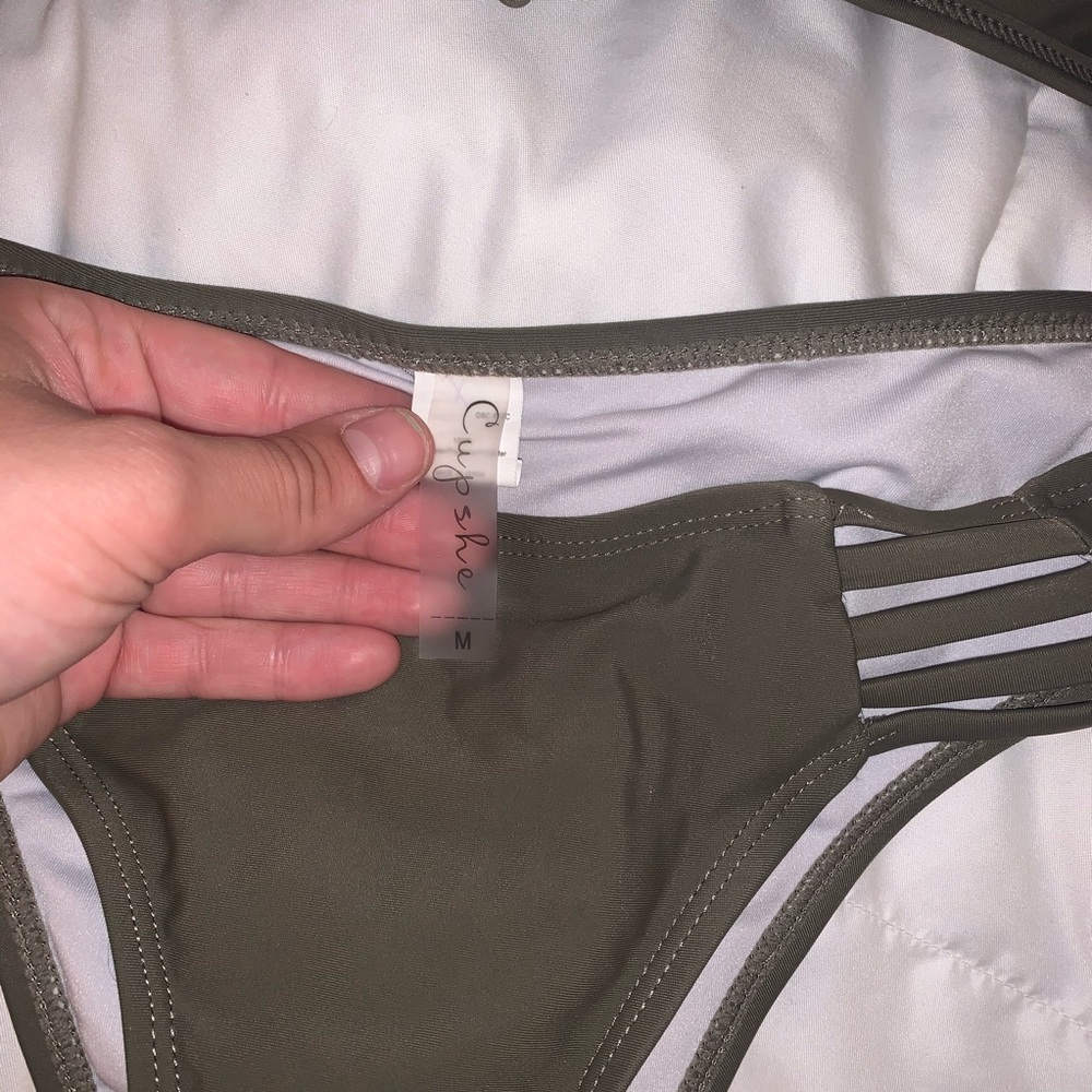 Cupshe Bikini - Picture 3 of 4